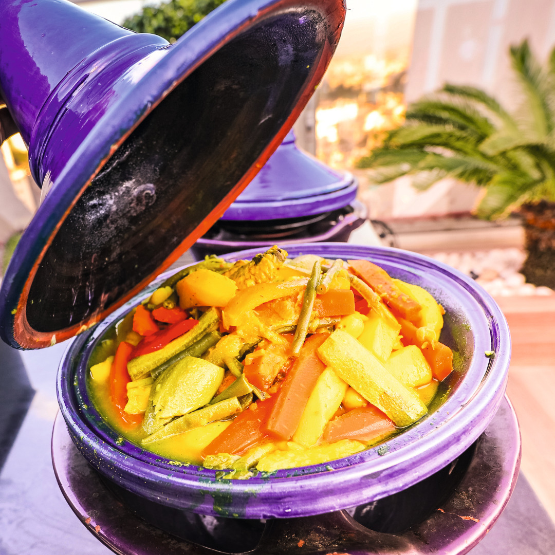 Möhren-Kichererbsen-Tajine mit Harissa, Zucchini und Paprika