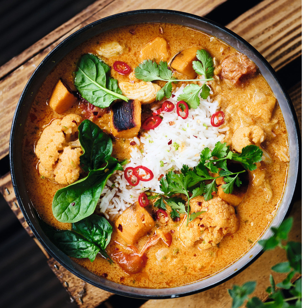 Blumenkohl-Kartoffel-Curry mit Kichererbsen und Erdnüssen