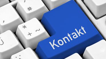 Computertastatur mit Taste "Kontakt"